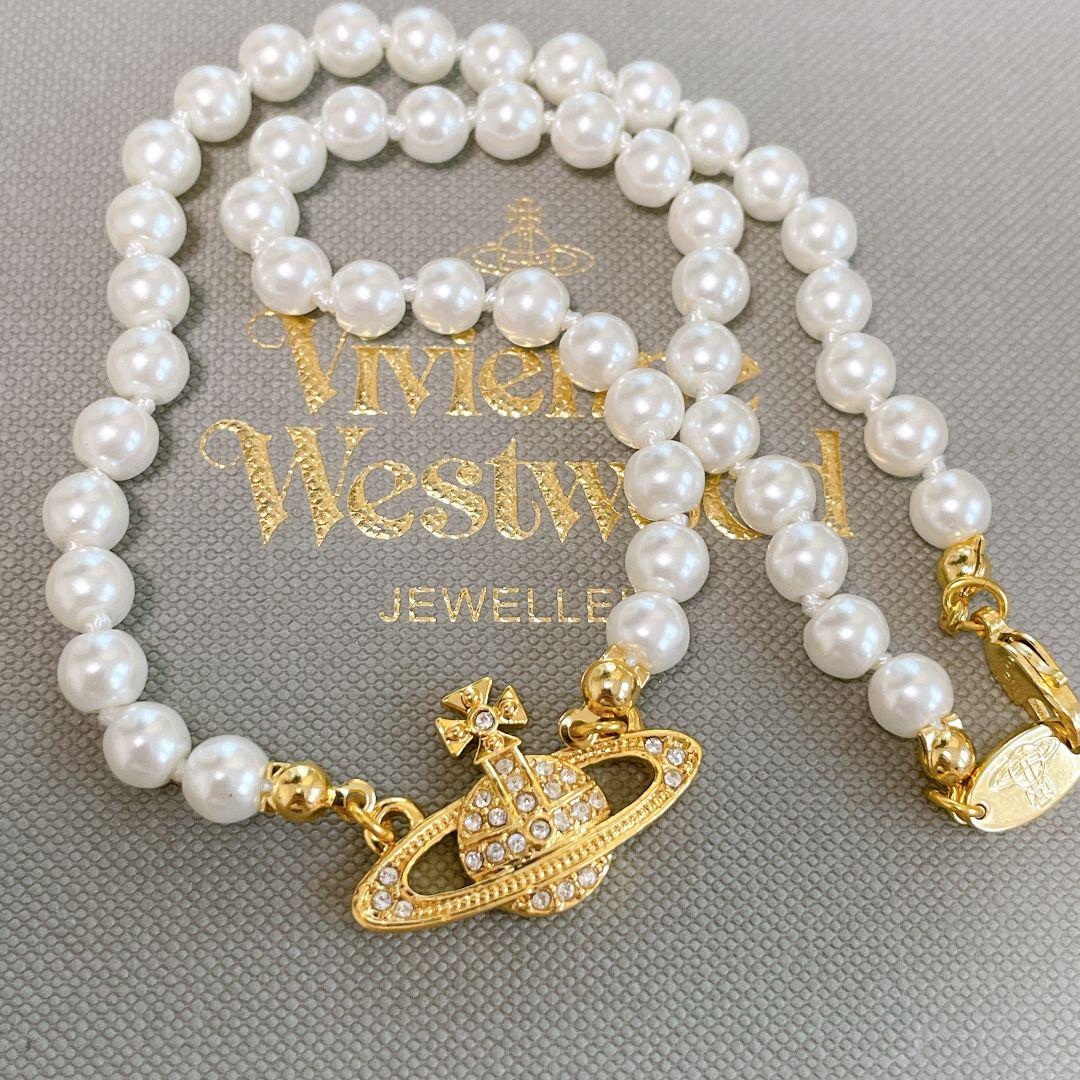 Vivienne Westwood Bass Relief Pearl Choker