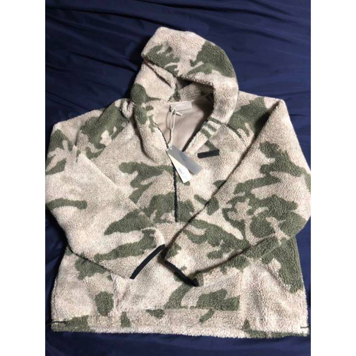 ESSENTIALS HALF ZIP fleexe HOODIE / CAMOFLAGE