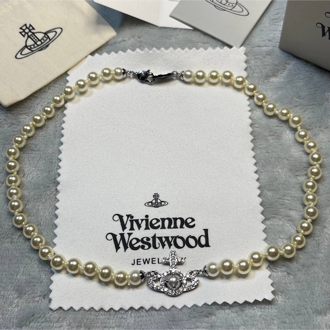 Vivienne Westwood Olympia pearl necklace