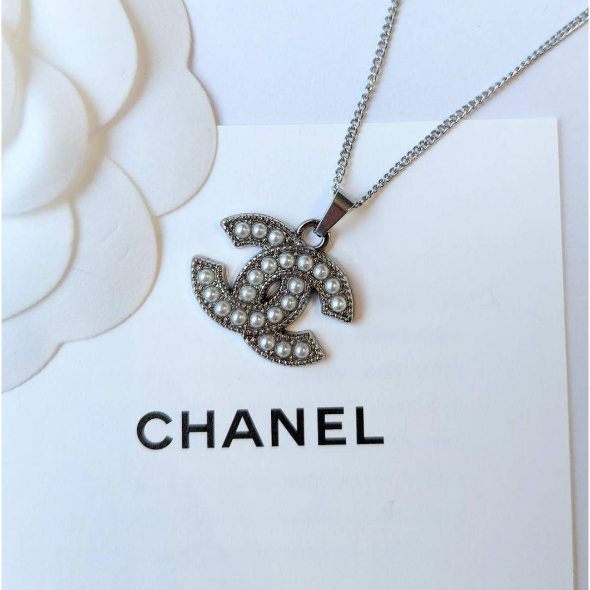 Chanel CC necklace with silver and pearl