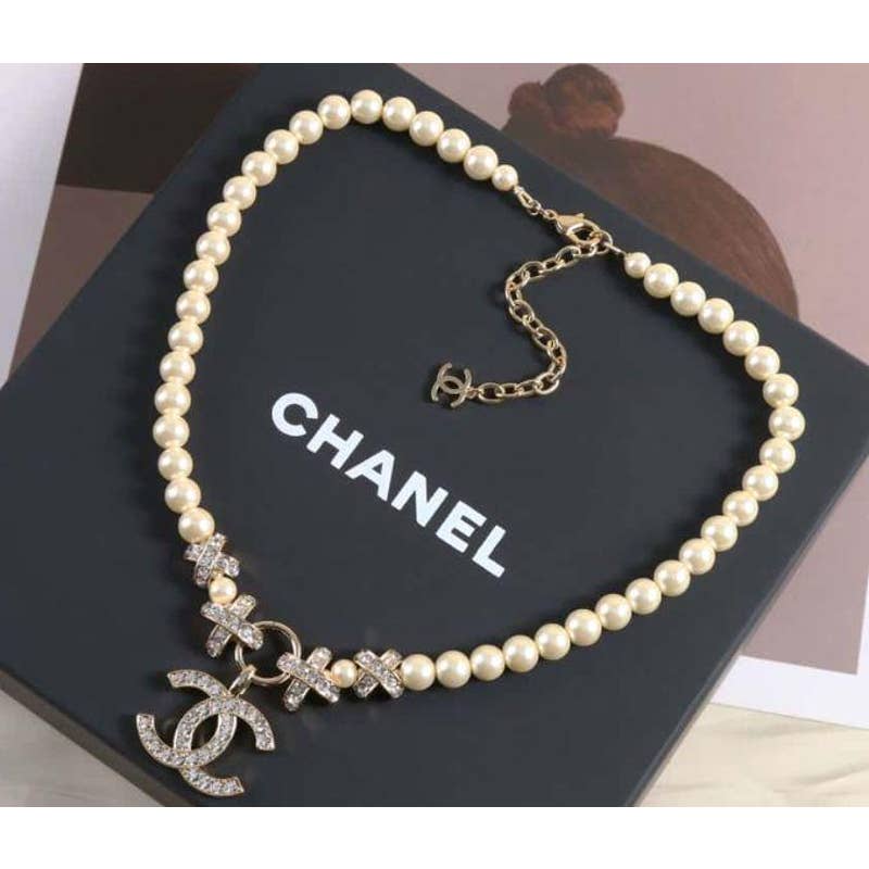 Chanel Pearl Rhinestone Choker necklace