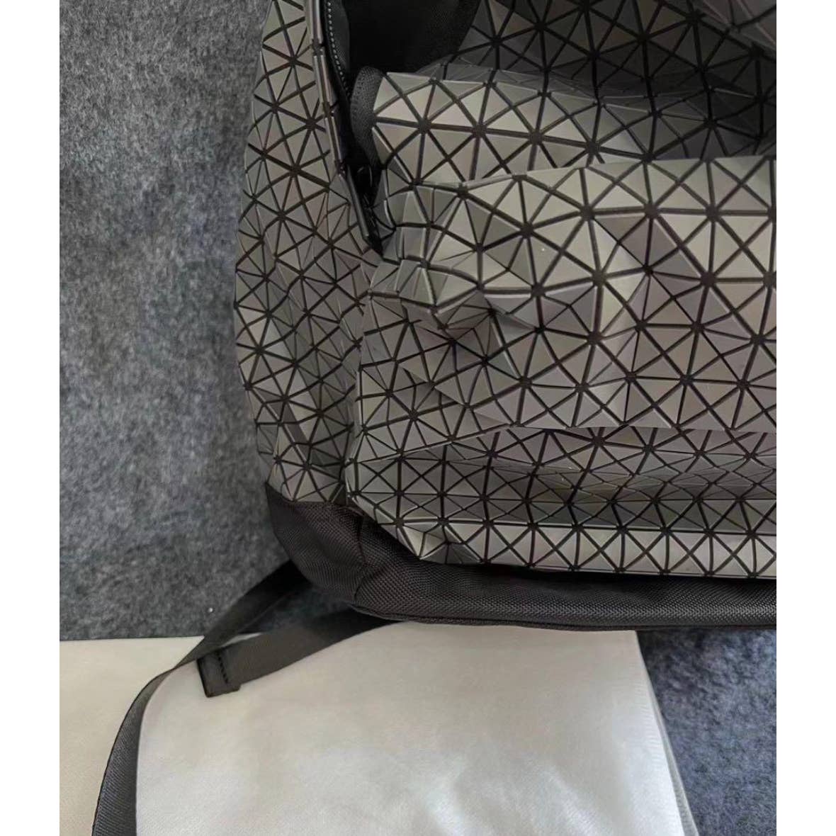 Bao Bao Issey Miyake Reflector zip-fastening backpack