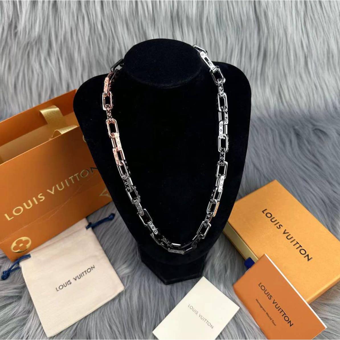 Louis Vuitton Collier chain monogram necklace