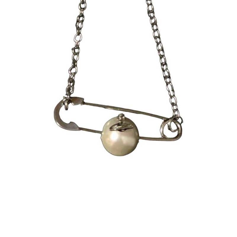 Vivienne Westwood Safety Pin JORDAN Pearl Necklace