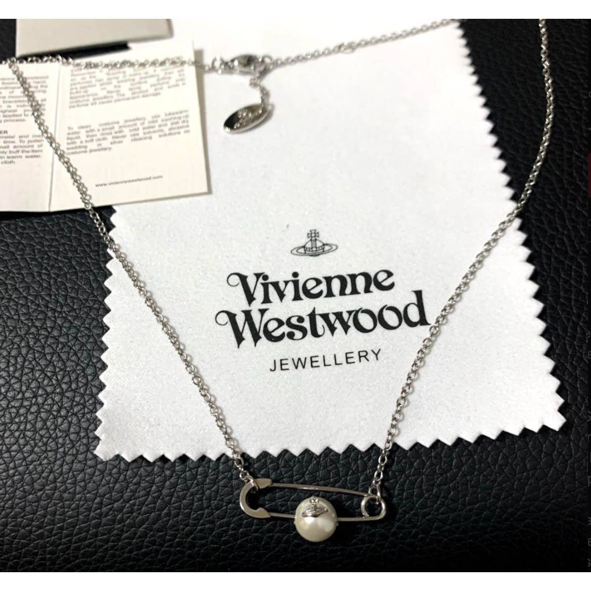 Vivienne Westwood Safety Pin JORDAN Pearl Necklace