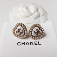 Thumbnail for Chanel CC Heart earring with gold and pearl